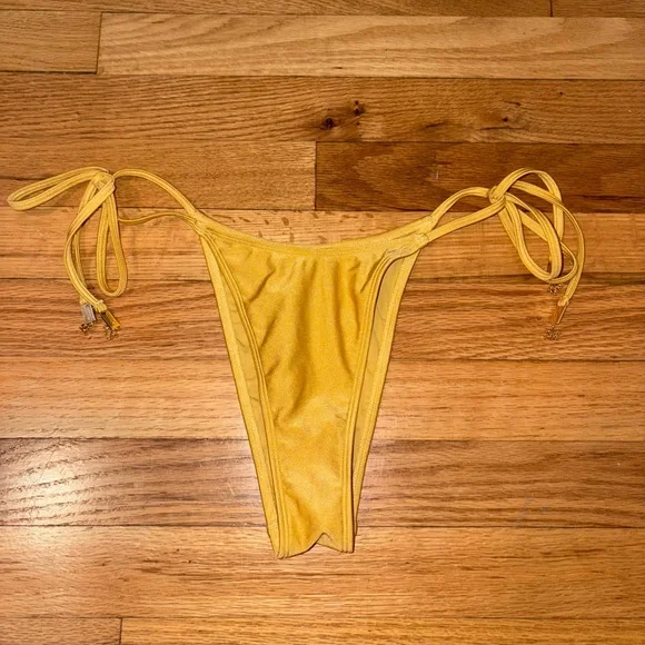 De Rococo String Bikini Set - Picture 5 of 7